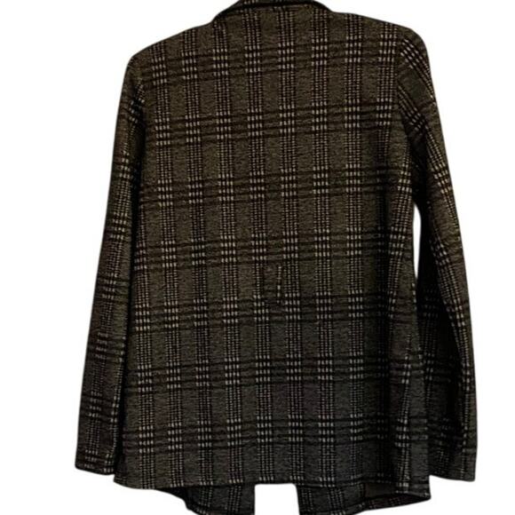Must Have Plaid Blazer Women’s M/L Chest 39” Length 27” Sleeve 18” - Picture 5 of 7